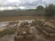 بالصور: مياه الأمطار تغمر عدداً من القبور في مقبرة طاسو بمدينة يافا 